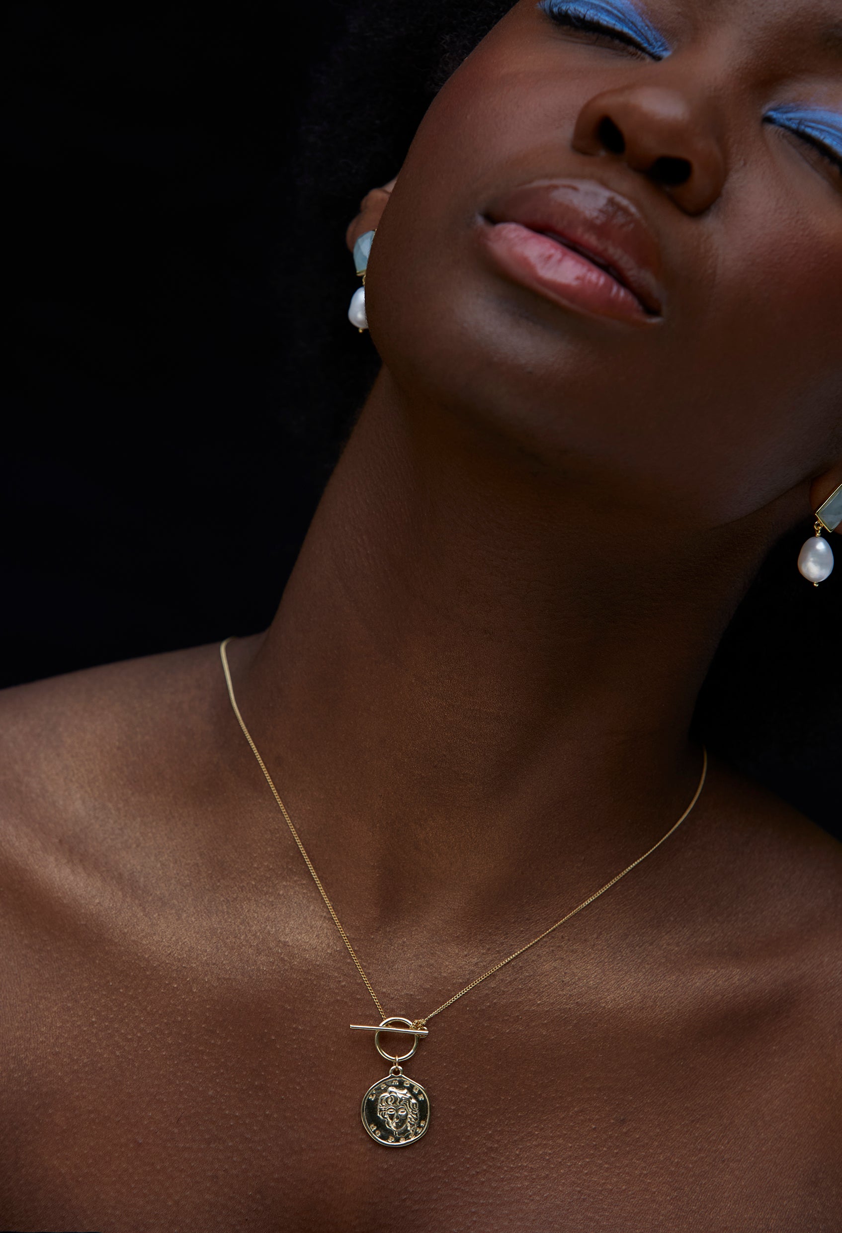 Gold Treasures Oyster T-Bar Necklace – Aida Shoreditch